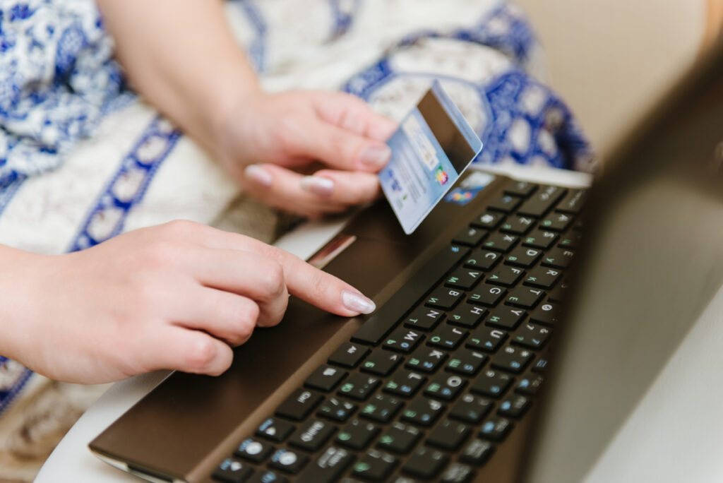 Loja on-line terá que indenizar cliente em R$ 3 mil por atraso e cancelamento de compra 1 Escolhe plataforma e-commerce