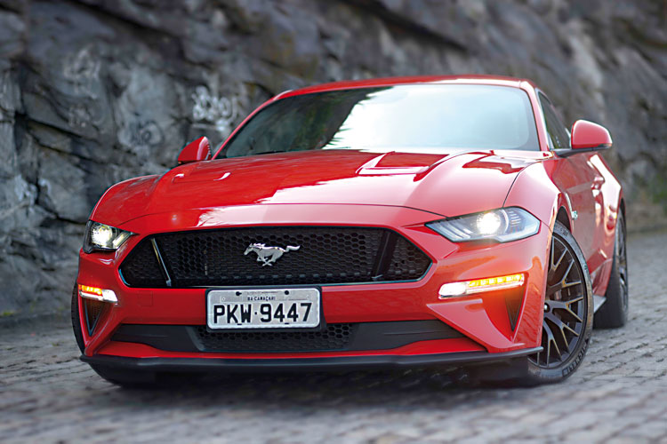 Mustang abocanha metade do segmento de esportivos no Brasil 1 Ford-Mustang-GT-Premium-2