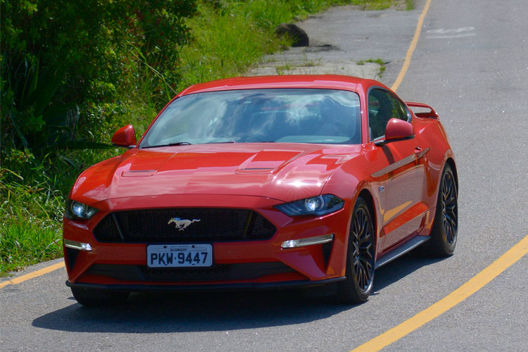 Mustang abocanha metade do segmento de esportivos no Brasil 2 Ford-Mustang-GT-Premium