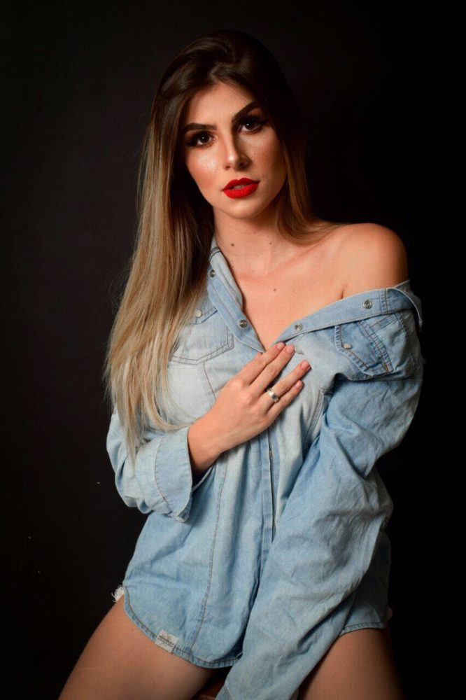 Marcela Piteira realçando sua sensualidade com ‘make up’ de Thaynara Lopes 1 Marcela Piteira realçando sua sensualidade com ‘make up’ de Thaynara Lopes