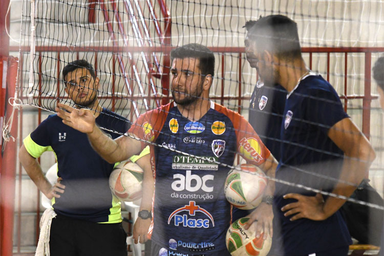JF Vôlei treina pesado para estreia no Campeonato Carioca 1 Marcos-Henrique-treinador-JF-Vôlei