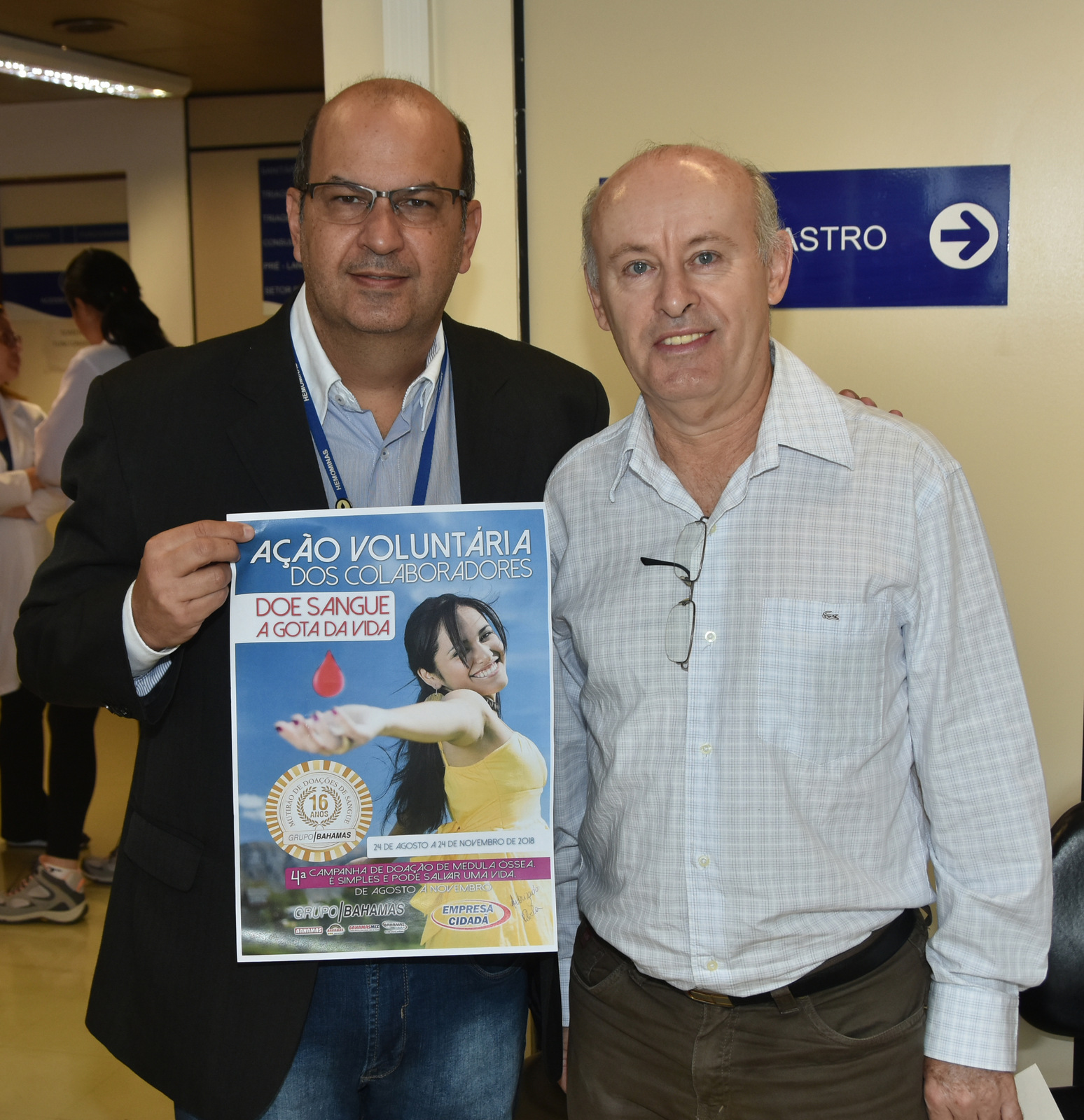 Mariângela Soares Vianna e Taís Vianna no lançamento do novo projeto “Encontro com CR” 3 O gerente administrativo do Hemominas, Márcio Rinco e o presidente do conselho de administração do Grupo Bahamas, Paulo Roberto Lopes, na ação voluntária, que reuniu 28 colaboradores