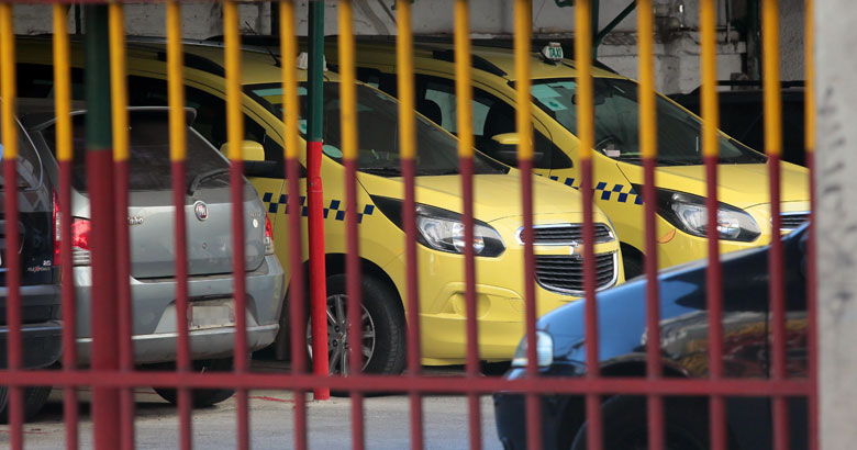 Taxistas enfrentam crise e perdem carros na Justiça 1 Taxistas