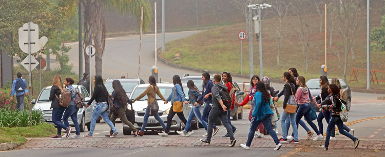 Trânsito tranquilo na volta às aulas da UFJF 1 UFJF leo 2