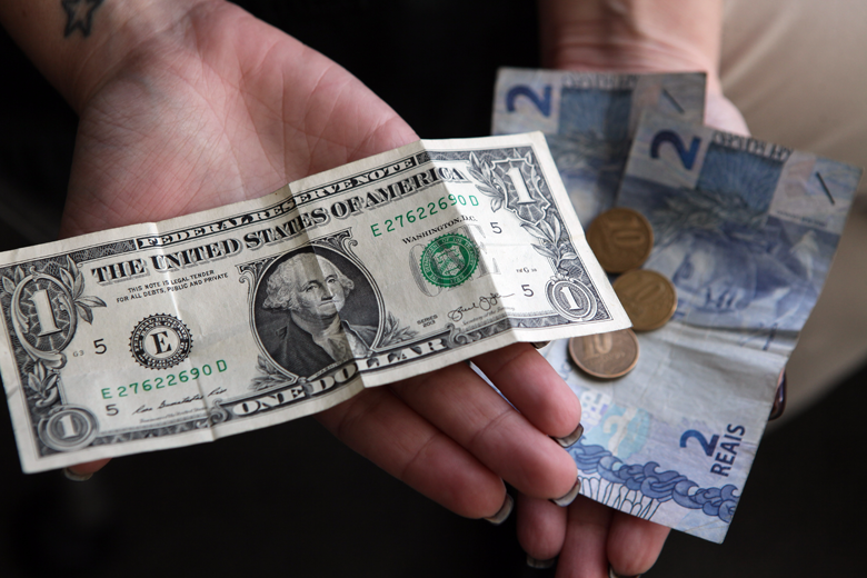 Dólar vai a R$ 5,40 e tem novo recorde histórico com aposta de corte de juros 1 alta do dólas