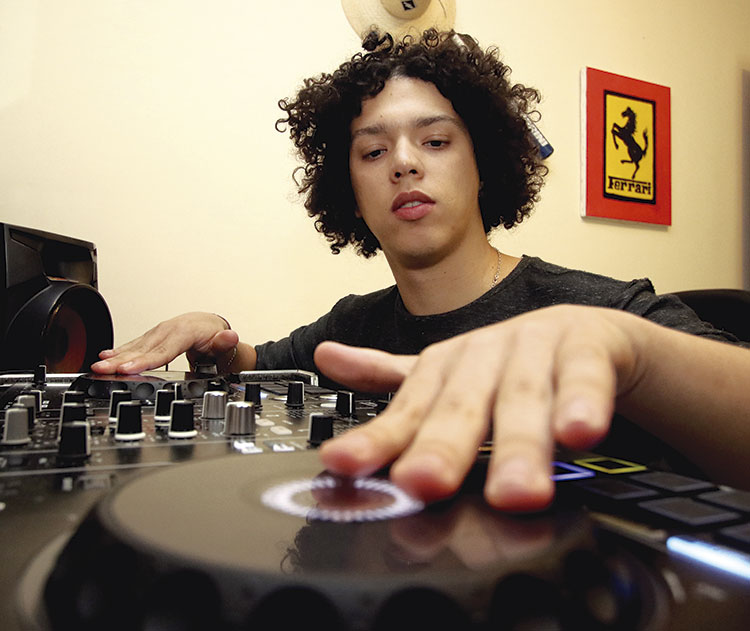 DJ Mazzei dribla a surdez e promove sua primeira música 1 dj mazzei by leonardo costa