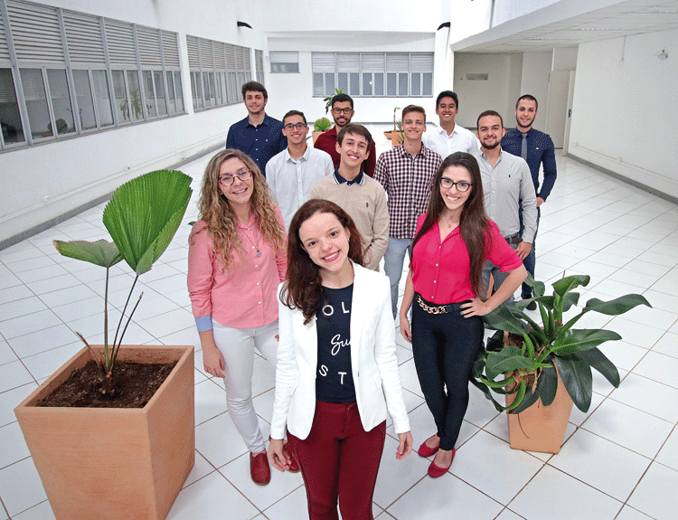 Empresas juniores de JF conquistam espaço no exterior 3 empresa júnior1 felipe