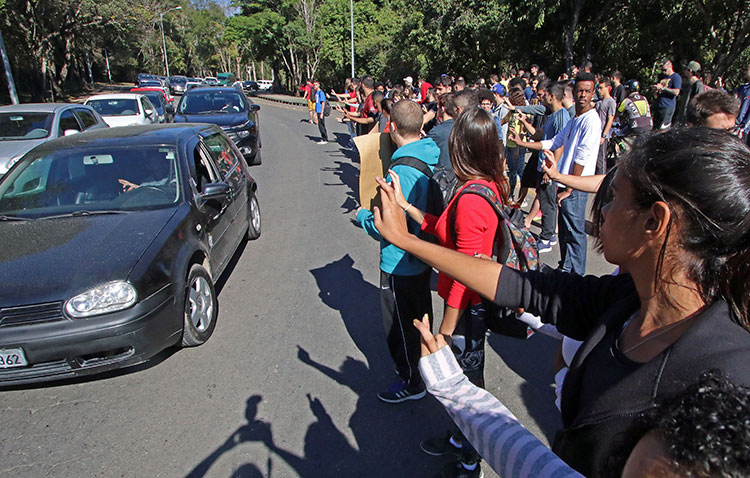 Alunos protestam por inclusão na UFJF 1 protesto ufjf by leo