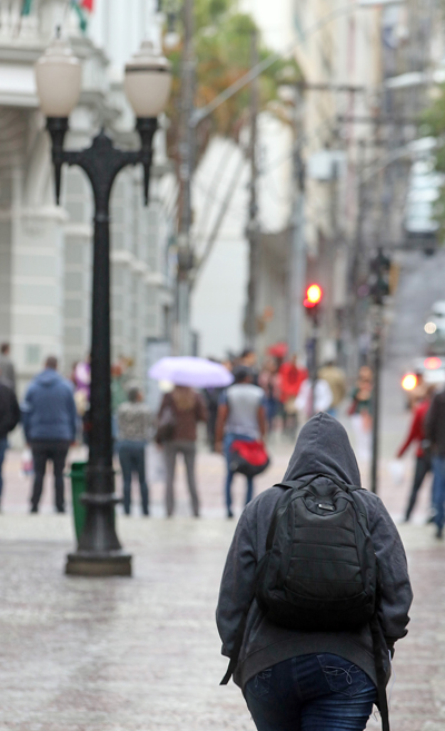 Frente fria mantém fim de semana chuvoso na cidade e região 1 tempo Leo1