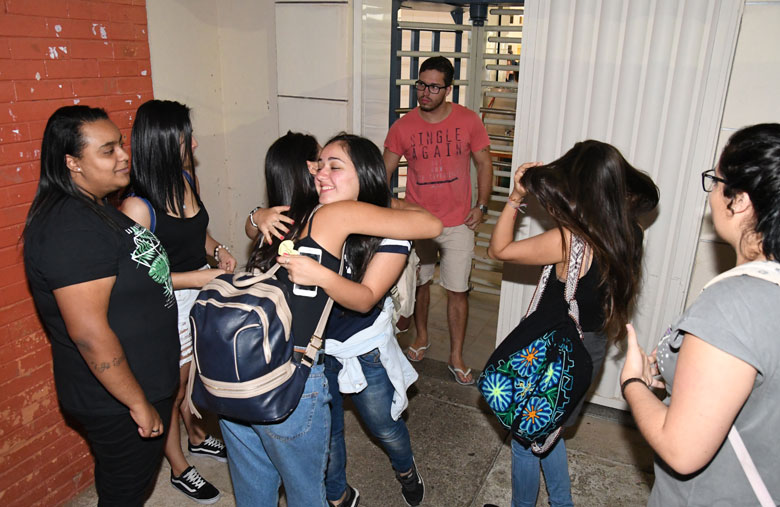 Estudantes promovem 'abrações' na UFJF 1 Abração-UFJF