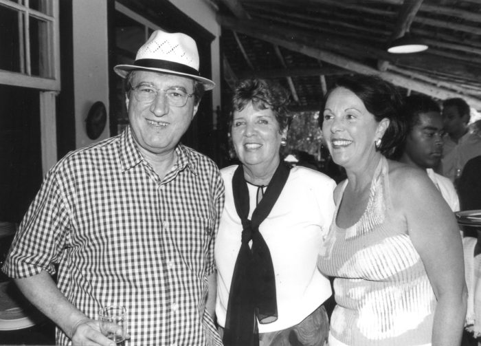 A beleza de Ana Paula Bartocci 4 Ruth Hargreaves entre Marcello e Hélvia Siqueira em 2001