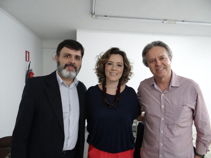 O jornalista Adriano Macedo, a comentarista política da CBN e GloboNews, Natuza Nery e Ricardo Schmidt Araújo no painel “Unidos contra a corrupção”, realizado com o apoio da ArcelorMittal
