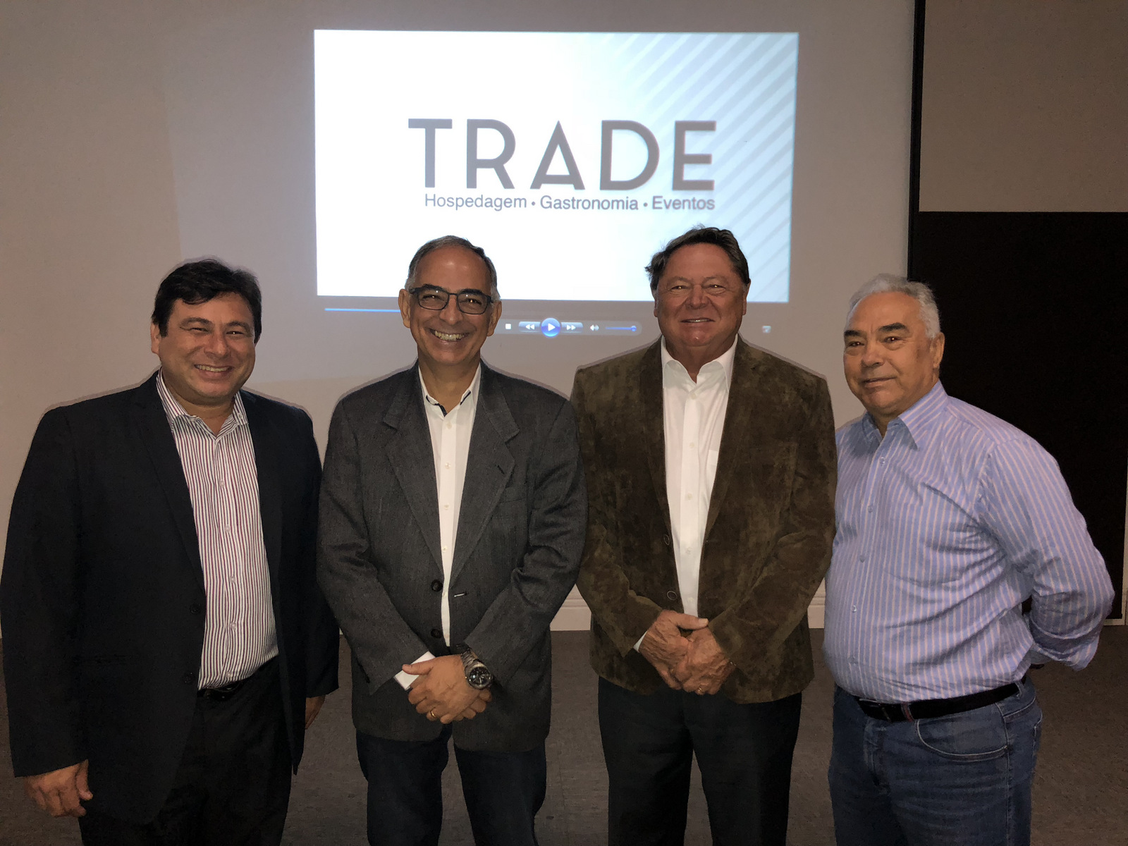 José Carlos Branco, o prefeito Antônio Almas, José Rocha e João Matos clicados, ontem, no Trade Hotel 