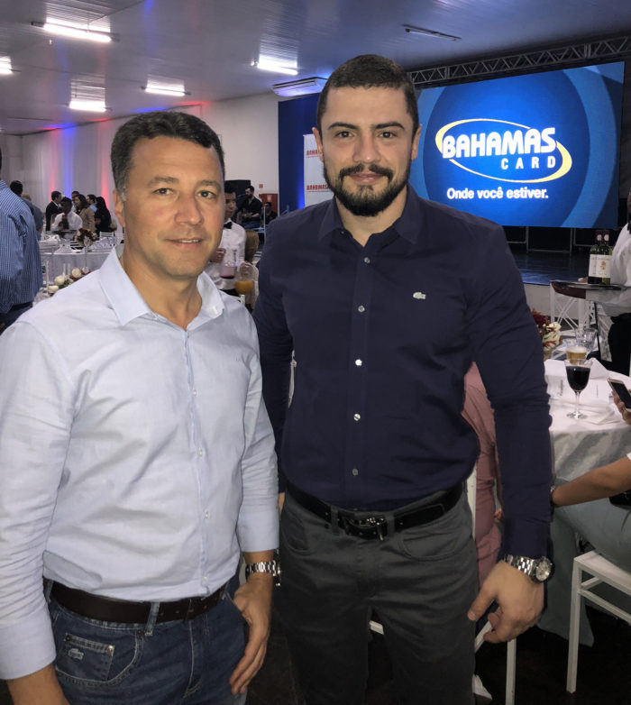 O ‘pole position’ do Fripai, Marcelo Detoni e o diretor do Grupo Bahamas, Carlos Henrique Guedes Reis na inauguração da filial de Patrocínio 