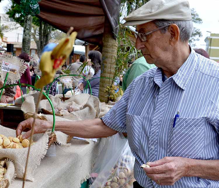 Festa do Café-com-Biscoito de São Tiago acontece no feriado 3 cafe com biscoito 03