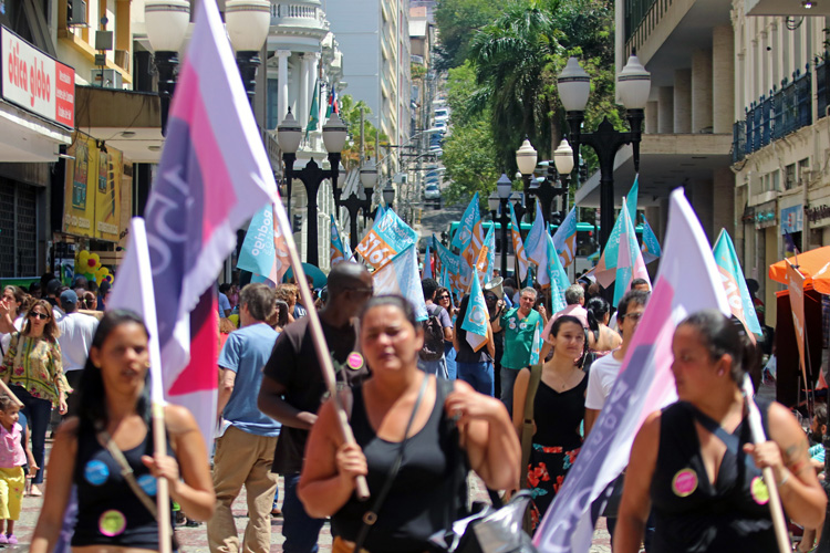 Militância e cabos eleitorais tentam conquistar votos no Calçadão da Halfeld 3 calçadão 1