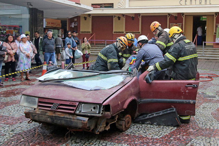 Simulação de acidente marca início da Semana do Trânsito em JF 2 semana do trânsito Foto Leonardos Costa