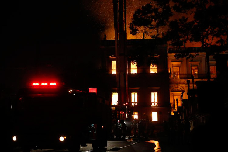 Incêndio no Museu Nacional destrói maior acervo histórico do país 1 tnrgo abr20180902 1526