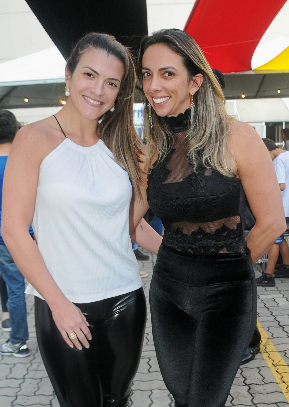 Cláudia Assis e Elieth Padovani clicadas na Oktoberfest do Independência Shopping Foto: Andréa Ottoni