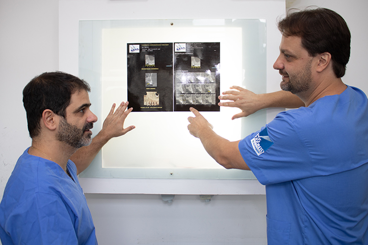 Cidade se torna cada vez mais referência em implantes dentários 2 Implante 1