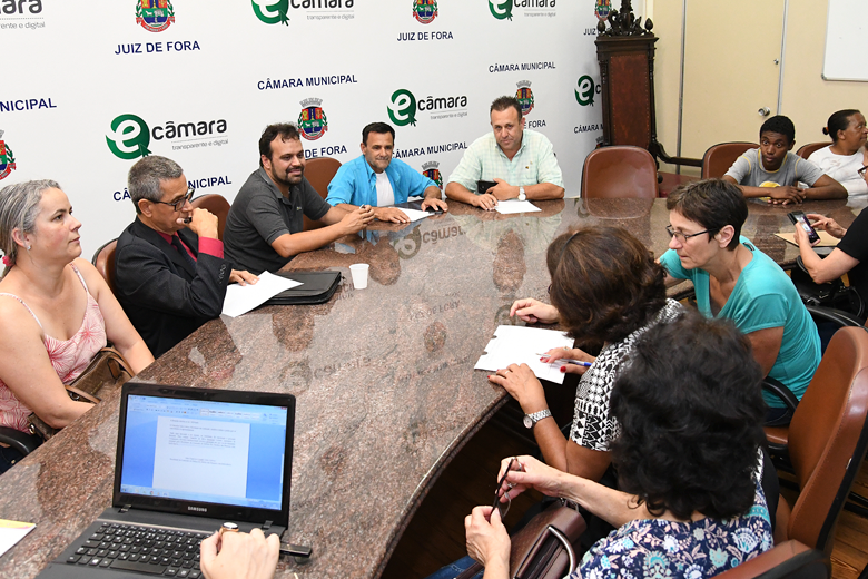 Comissão de mães de pessoas com deficiência recebe explicações da SDS 1 assistência