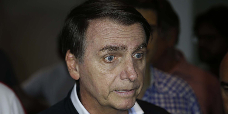 'Estamos com uma mão na faixa', diz Bolsonaro em visita à PF no Rio 1 bolsonaro Fernando Frazão Agencia Brasil1