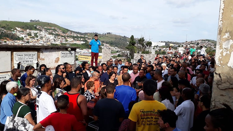 Corpo de policial civil assassinado é sepultado em JF 1 enterro chicao marcelo1