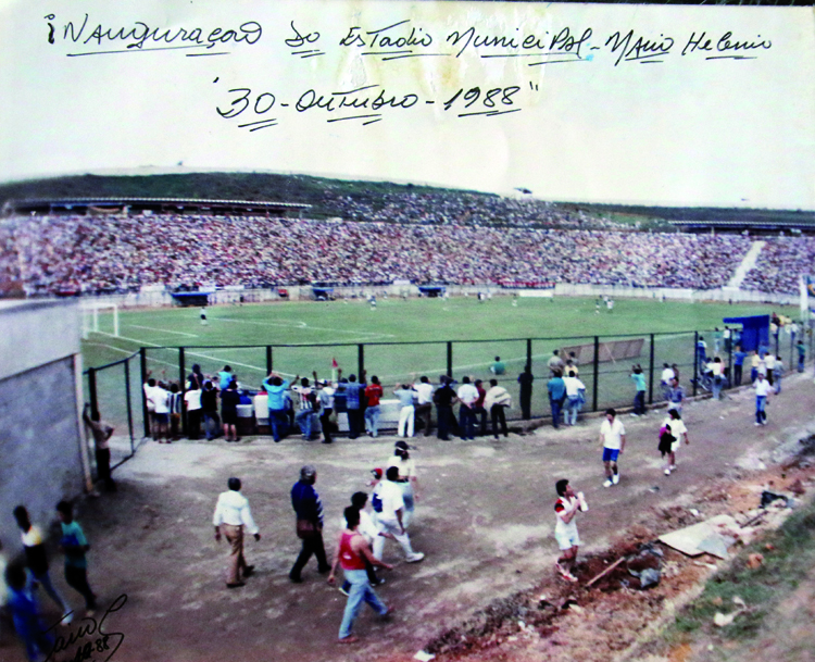 Tribuna inicia série sobre os 30 anos do Mário Helênio 7 esp entrada na inauguração foto Jairos de Souza