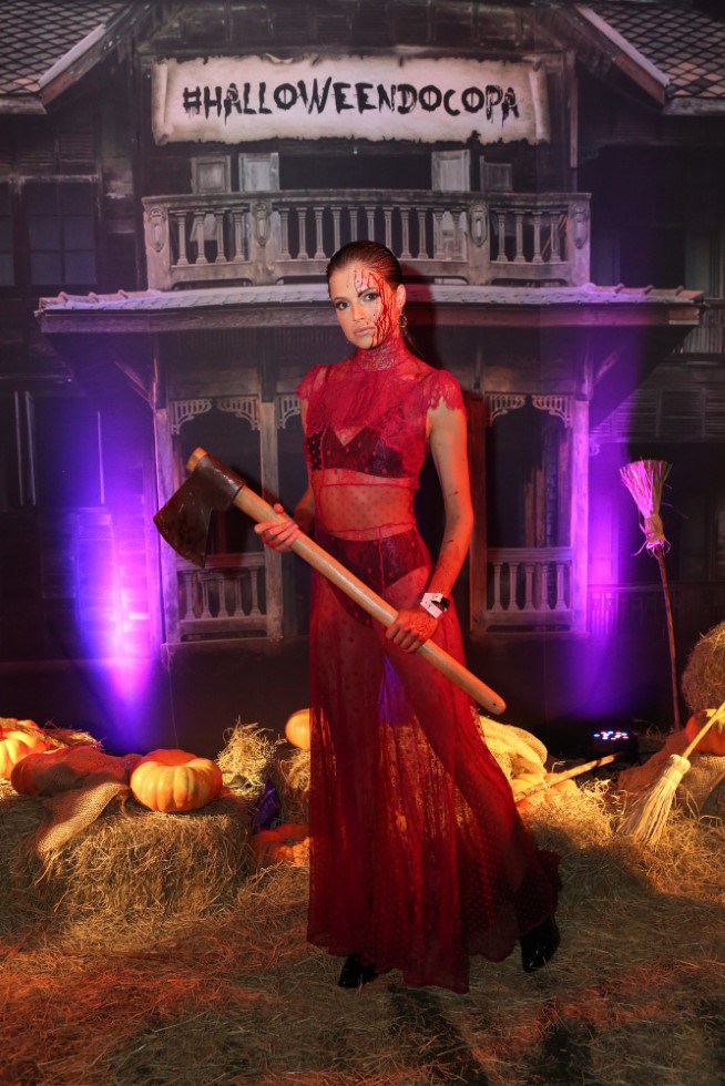 Halloween dos famosos: confira os looks da badalada festa do Copacabana Palace 1 halloween dos famosos carol e marcela 01