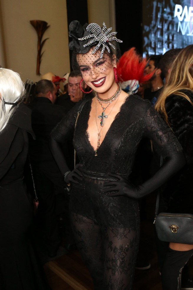Halloween dos famosos: confira os looks da badalada festa do Copacabana Palace 3 halloween dos famosos carol e marcela 03