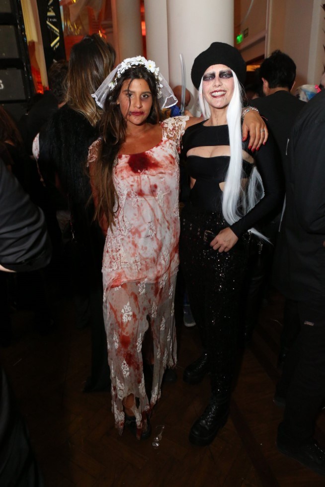 Halloween dos famosos: confira os looks da badalada festa do Copacabana Palace 4 halloween dos famosos carol e marcela 04