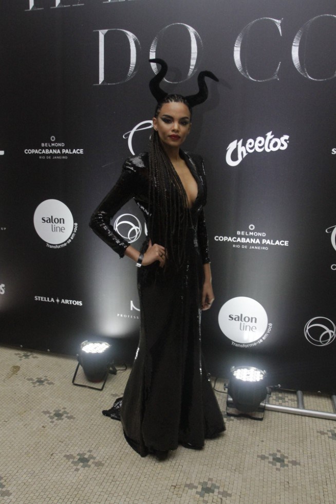 Halloween dos famosos: confira os looks da badalada festa do Copacabana Palace 6 halloween dos famosos carol e marcela 06