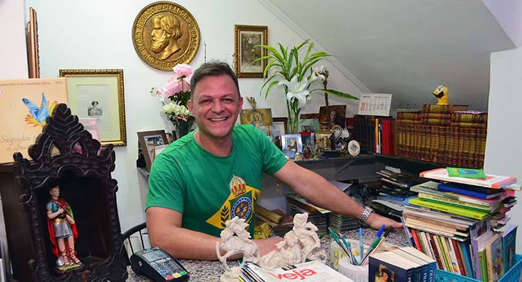 O grito do livreiro Jean Menezes: "Monarquista, graças a Deus!" 1 jean01