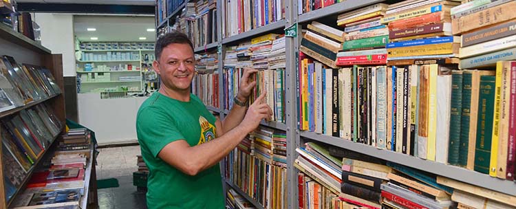O grito do livreiro Jean Menezes: "Monarquista, graças a Deus!" 3 jean03