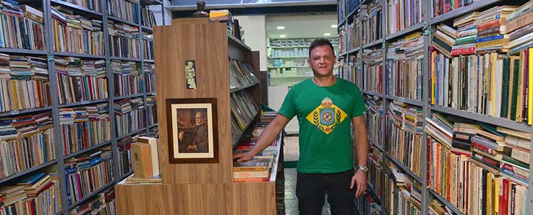 O grito do livreiro Jean Menezes: "Monarquista, graças a Deus!" 4 jean04