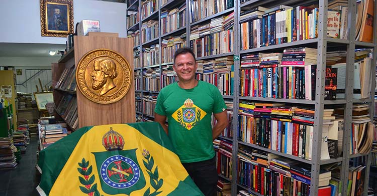O grito do livreiro Jean Menezes: "Monarquista, graças a Deus!" 5 jean05