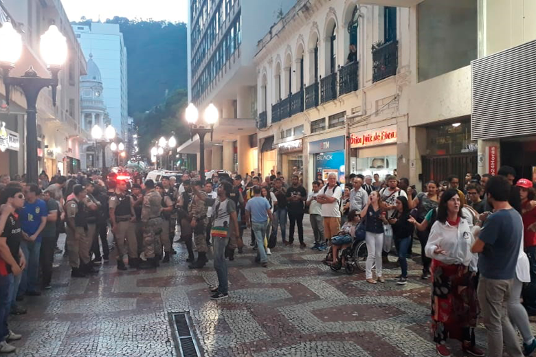 manifestação2roberta
