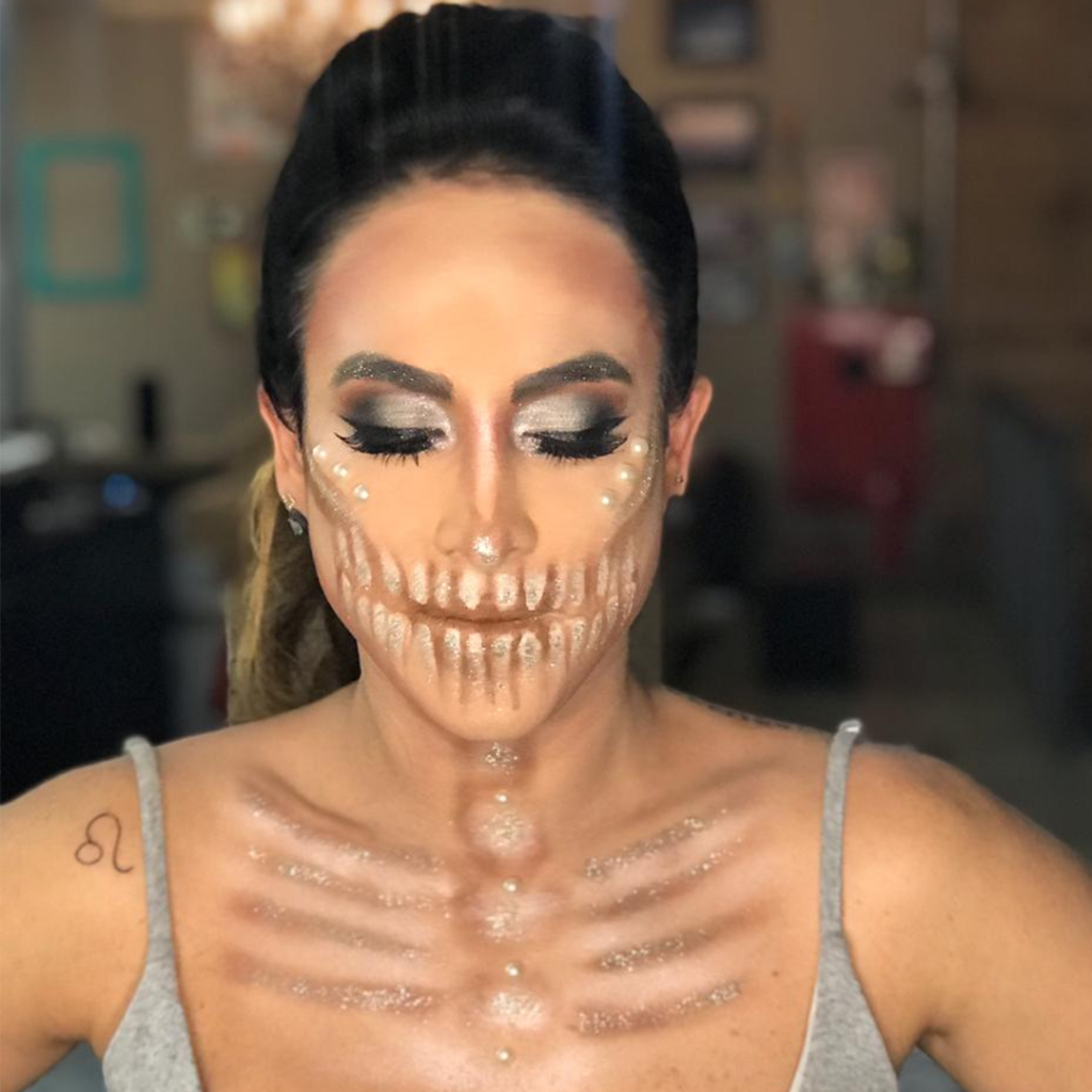 Maquiagem de Halloween: inspirações para você arrasar em qualquer festa 1 maquiagem de halloween carol e marcela 08