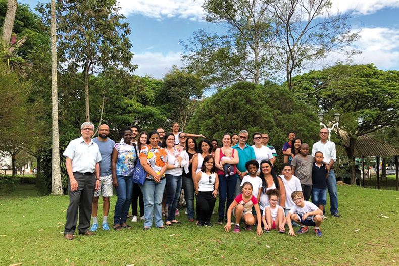 Piquenique reúne famílias de pessoas com nanismo 1 nanismo sulamitafrança