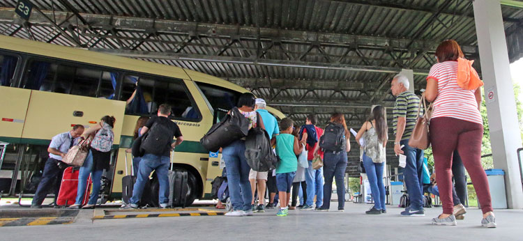 Às vésperas do feriado, cresce movimento na rodoviária de JF 1 rodoviaria leo