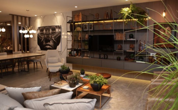 Refúgio urbano: objetos de arte e plantas decoram em harmonia 1 04B0639A FFF2 4562 A860 CE84AE46D4AD