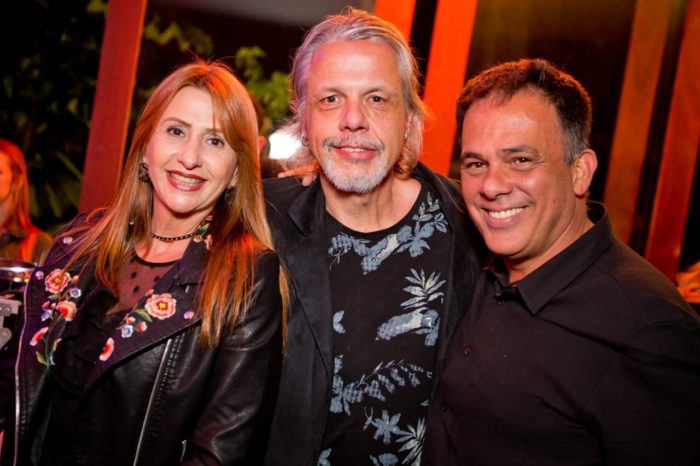Luísa Daibert Saar e Marcelão Panisset com Octávio Fagundes nos agitos do Privilège Foto: Wanderson Monteiro