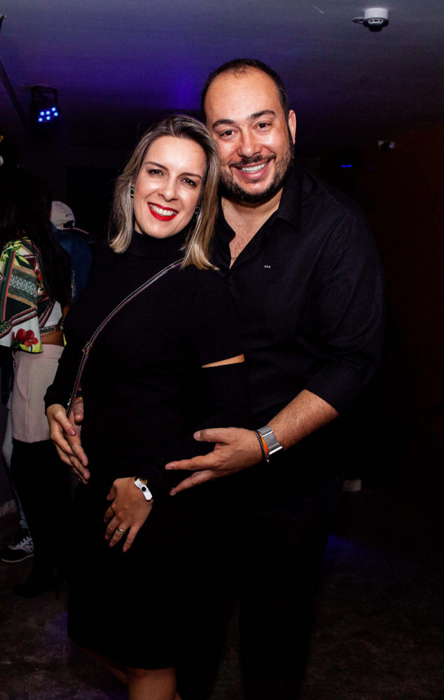 Rafaela Salgado e Júlia Horta clicadas em tarde beneficente, no Independência Shopping 3 Raquel e Diogo Souza Gomes na festa de dois anos da Avalon Foto: Naturale Fotografia