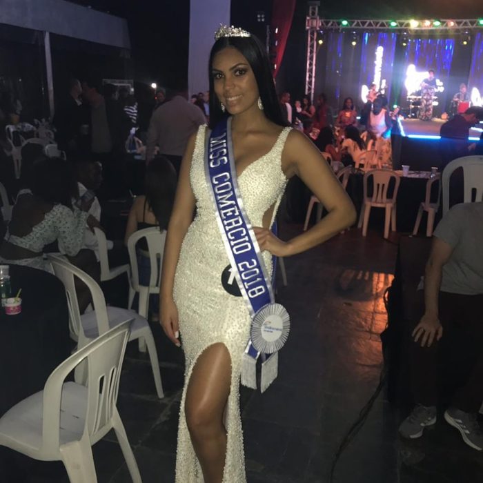 Marcelo Araújo (com as filhas Júlia e Ana Helena) nas bodas de ouro de seus sogros, Nawal e Alberto Arbex 3 Maquicine Faiany foi eleita Miss Comércio 2018 em noite concorrida no M Hall