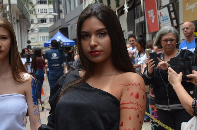 Desfile promove conscientização sobre doação de sangue 1 desfile1