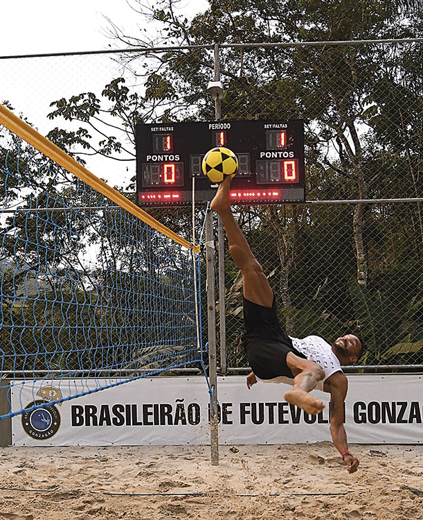 "O futevôlei virou minha profissão", diz ex-atleta 1 futevolei marcelo