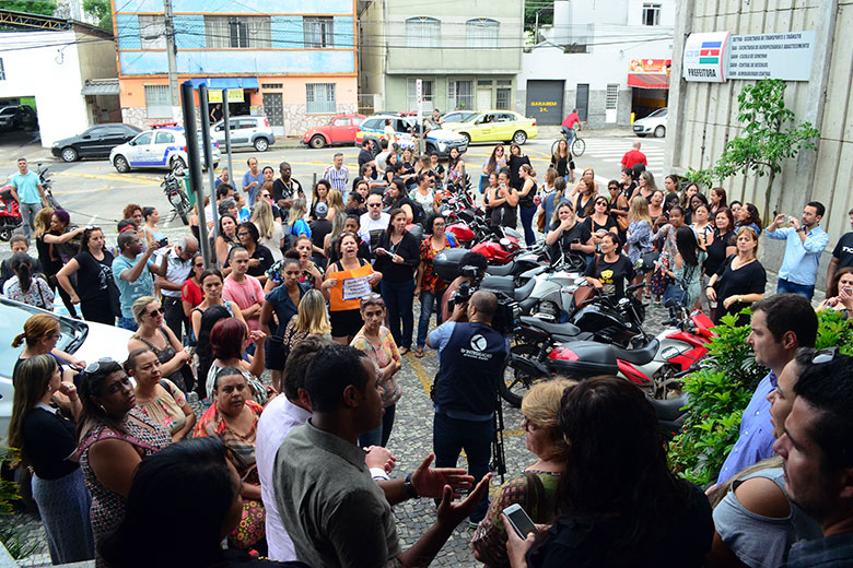 Imagem: Pais protestam contra projeto de alterar atendimento a crianças com deficiência