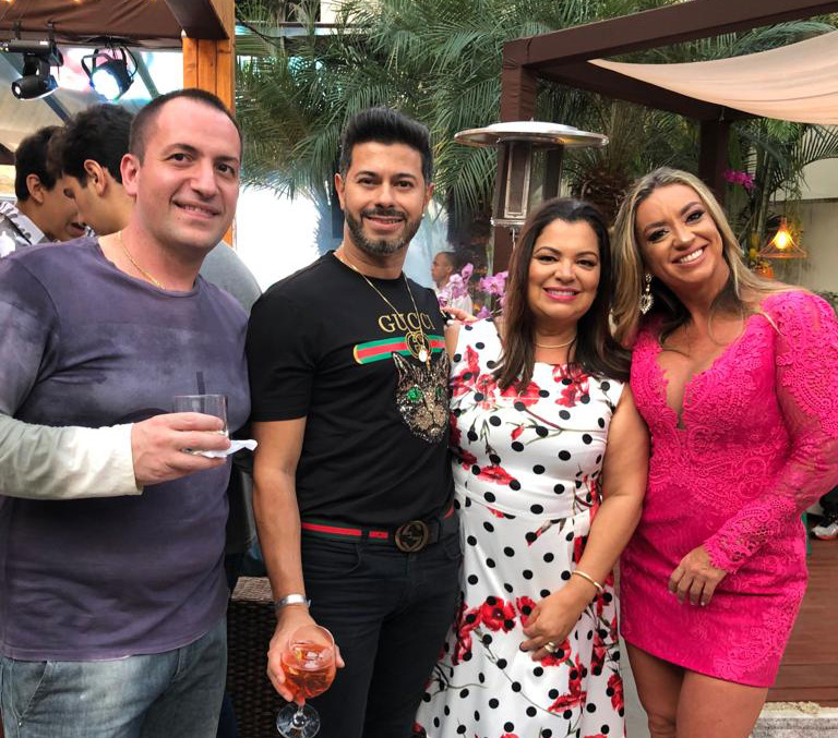 Antônio Puca, Rodrigo Bissoli, Isabel Lopes e Aline Villela em tarde informal