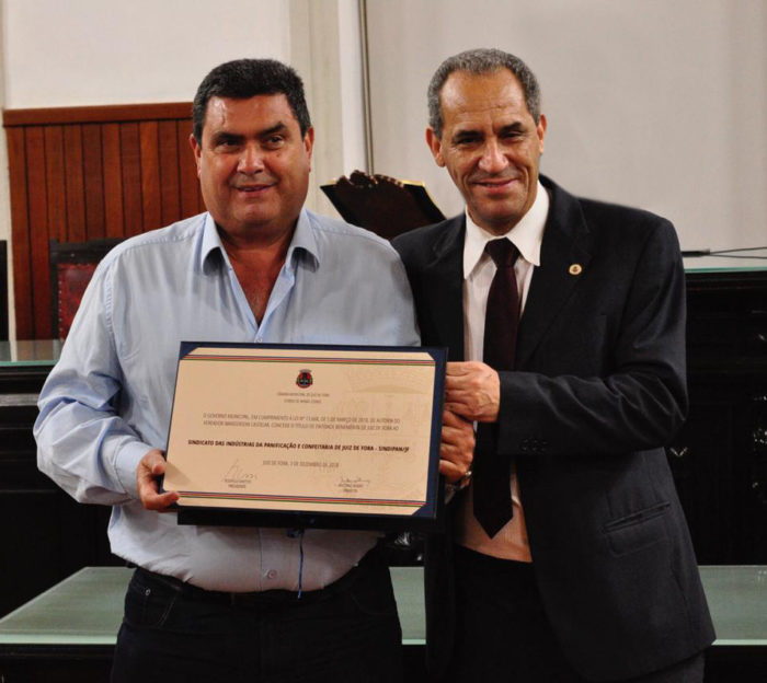 O presidente do Sindipan, Heveraldo Lima de Castro com o vereador Wanderson Castelar (autor do título de entidade benemérita ao sindicato)