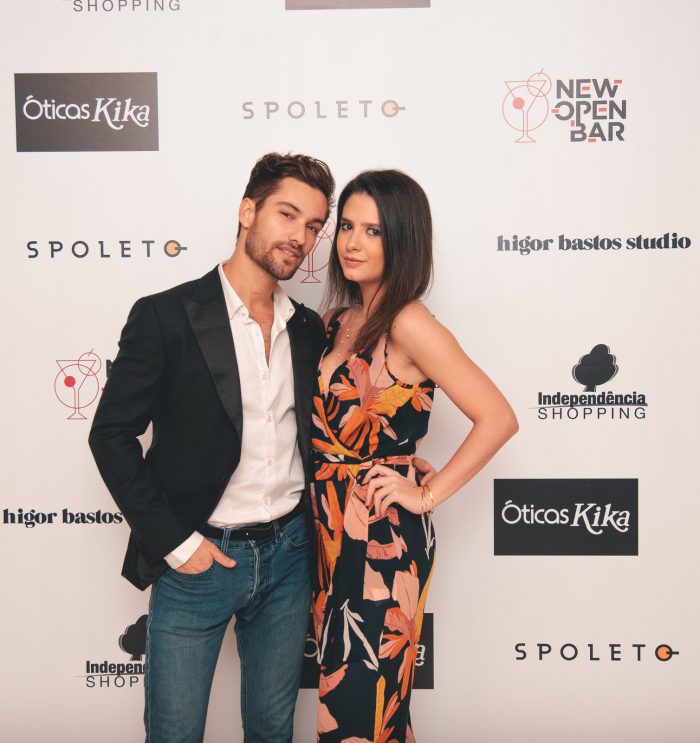 Higor Bastos e Amanda Manera clicados na mostra fotográfica dele, no Independência Shopping Foto: Igor Tibiriçá
